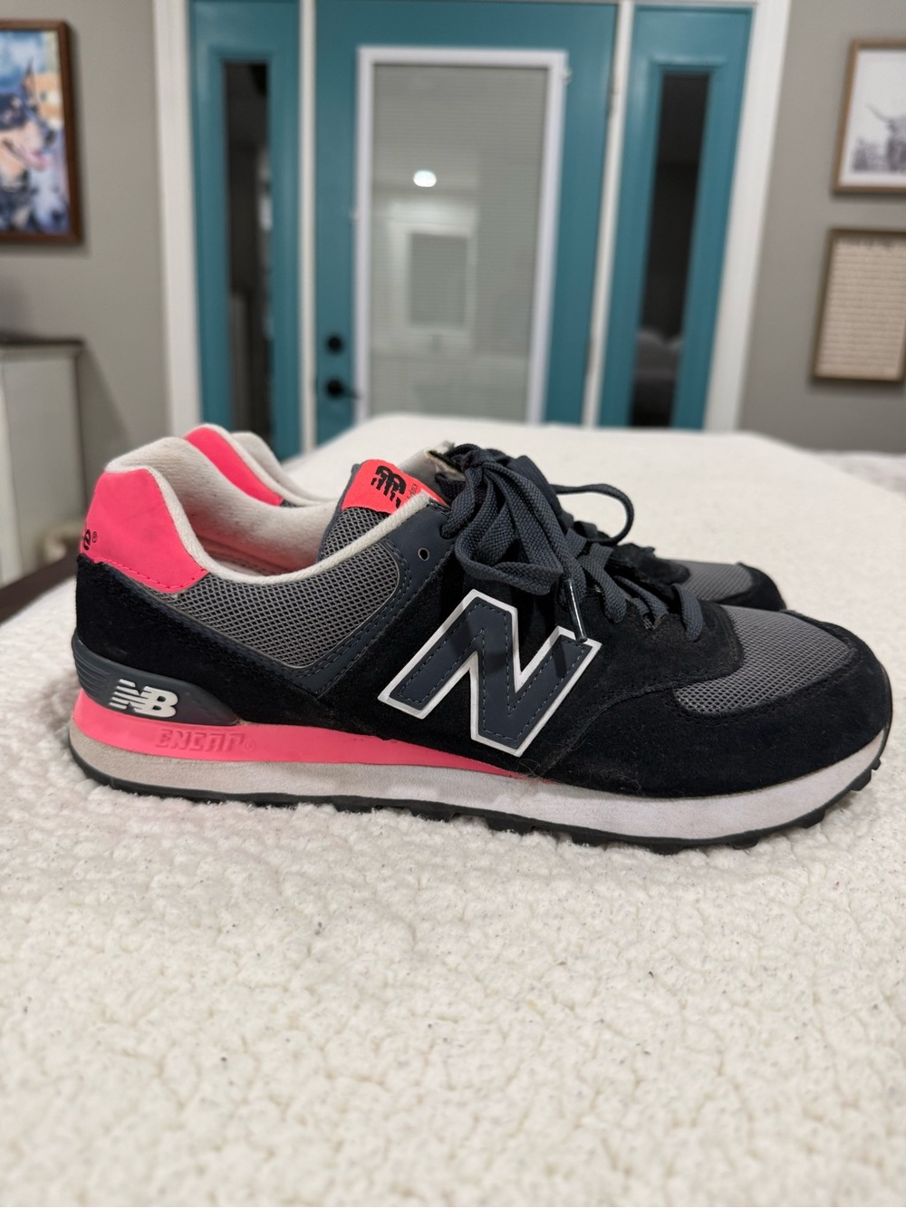 New Balance Women's Black & Pink Retro Runner Sneakers